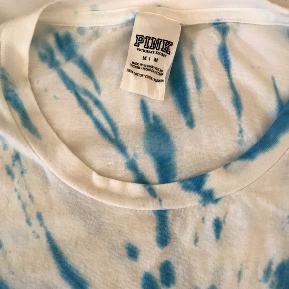 ❌SOLD❌ VS PINK “WE THE PEOPLE LIKE TO PARTY” T - Picture 4 of 5